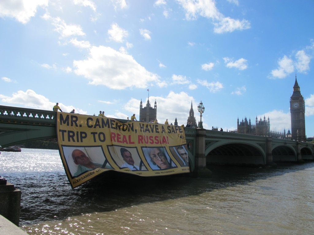 Banner on Westminster bridge: Mr Cameron Have a safe trip to real Russia