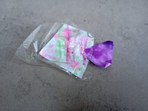 Рыбка из скотча и бумаги